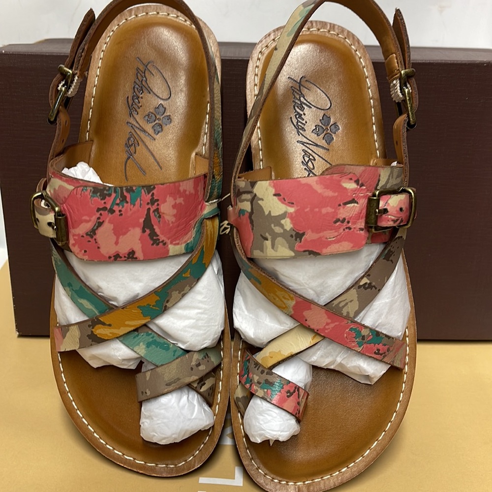 BNWT Patricia Nash Leather sandal First Bloom assorted sizes - Picture 3 of 9